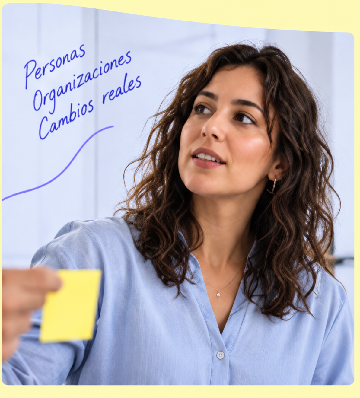 Consultora en una dinámica de equipo